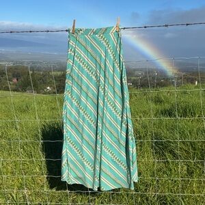 Hina Hawaii Aloha Tropical Resort Green Shell Lei Print Maxi Skirt Small